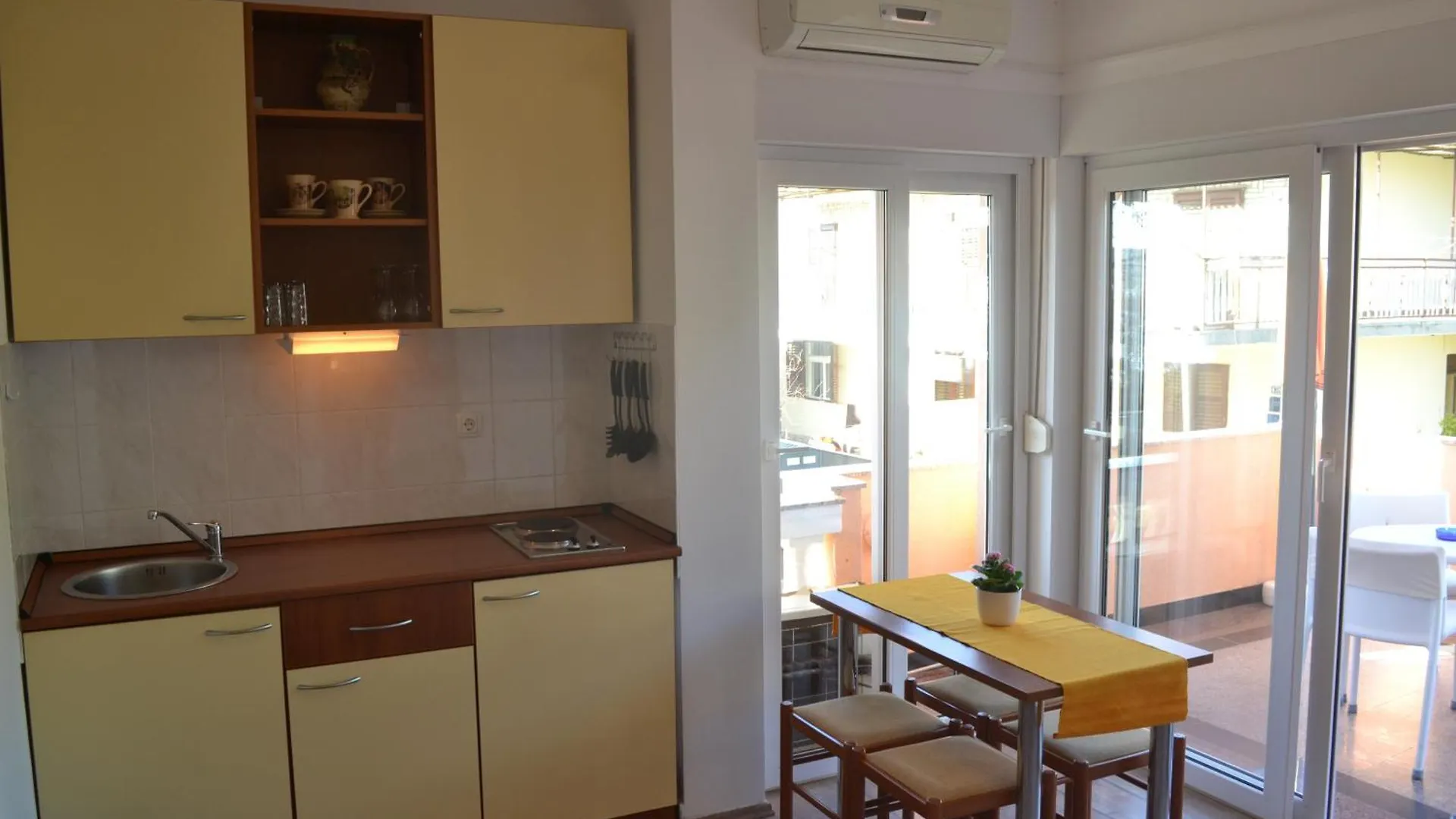 Apartment Apartmani R&B Turanj
